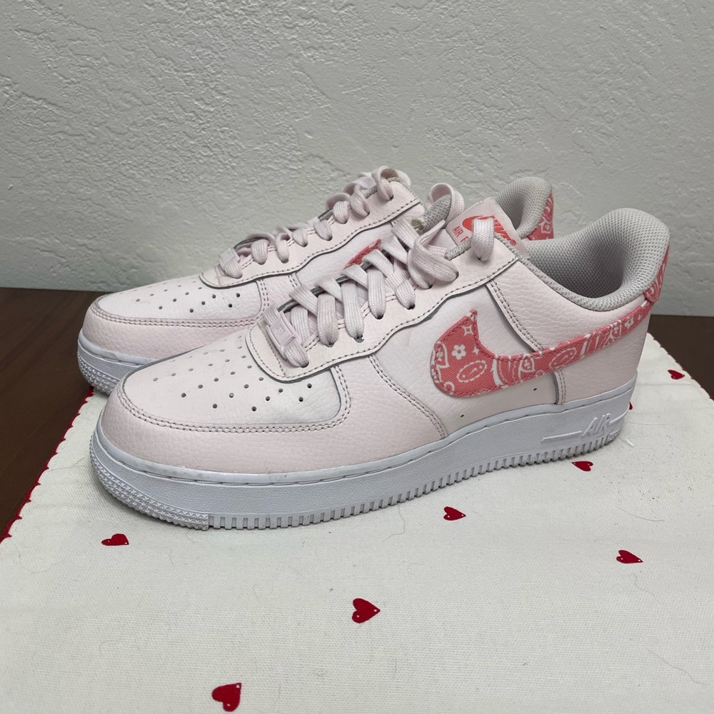 Women's Nike Air Force 1 Low '07. Paisley Pack Pink (W9)